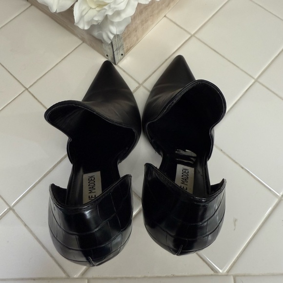 Steve Madden Darla Black Leather D'Orsay Pointed Toe Pumps Size 7.5 - Picture 4 of 9